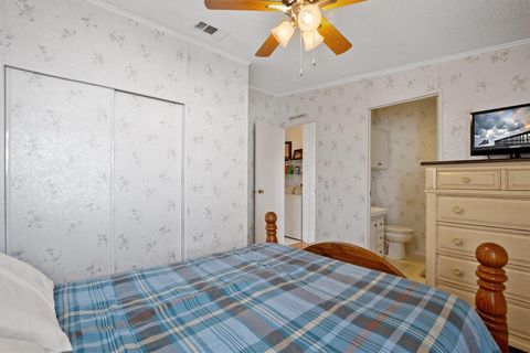 A home in FROSTPROOF