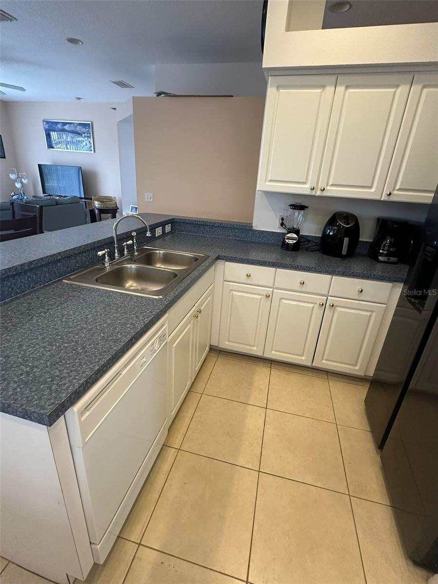 SUNSET LAKES PH 01 - Residential