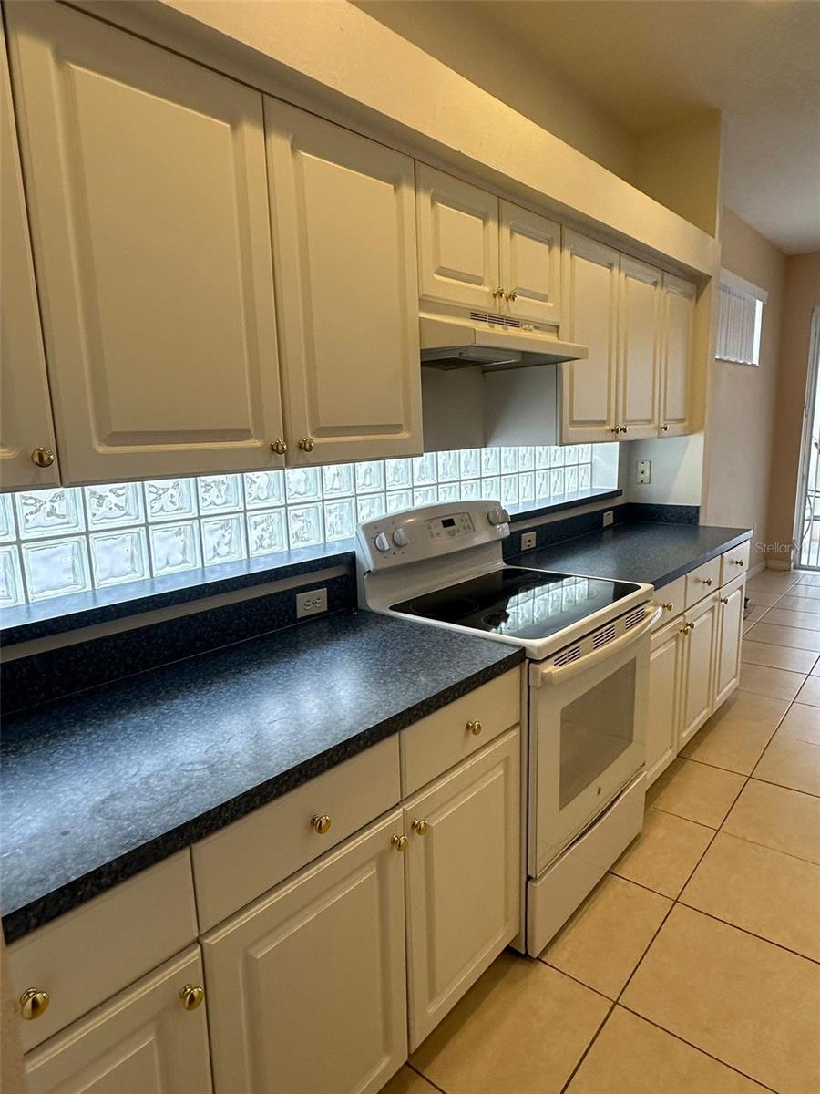 SUNSET LAKES PH 01 - Residential