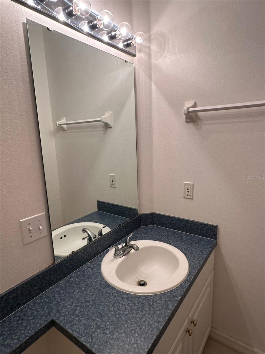 SUNSET LAKES PH 01 - Residential