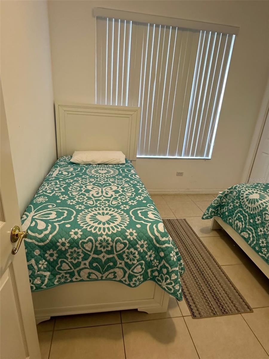 SUNSET LAKES PH 01 - Residential