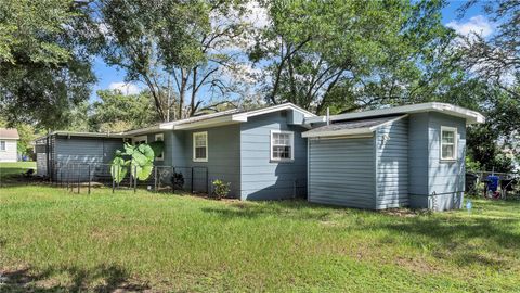 A home in LAKELAND