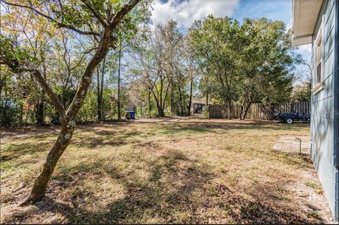 A home in LAKELAND