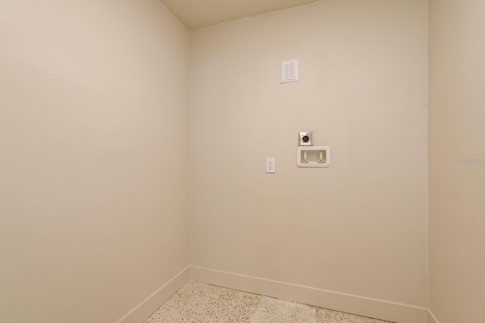 FAIRWAY ESTATES 4TH ADD - Residential