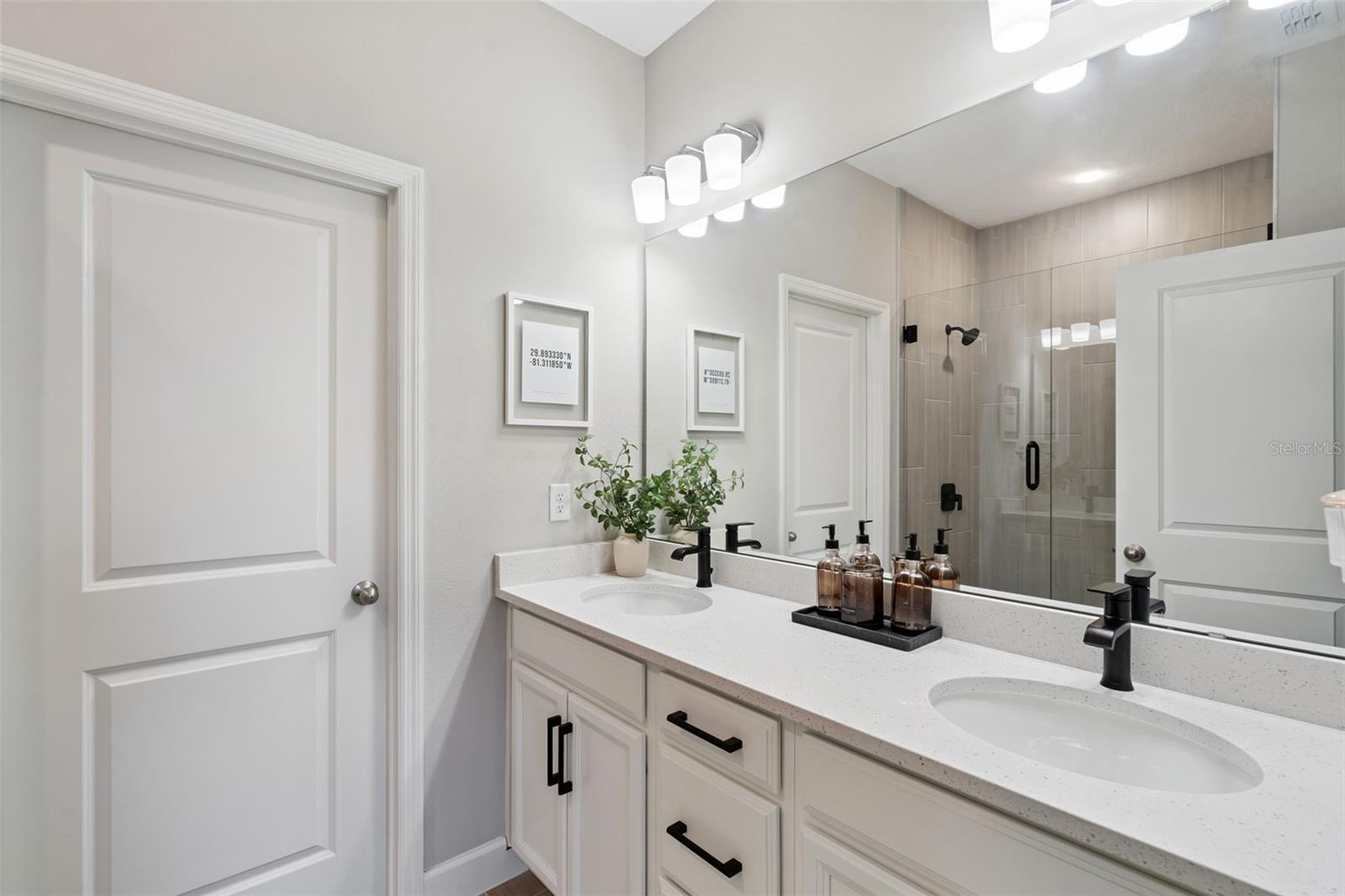 SEMINOLE CROSSING TOWNHOMES - Residential