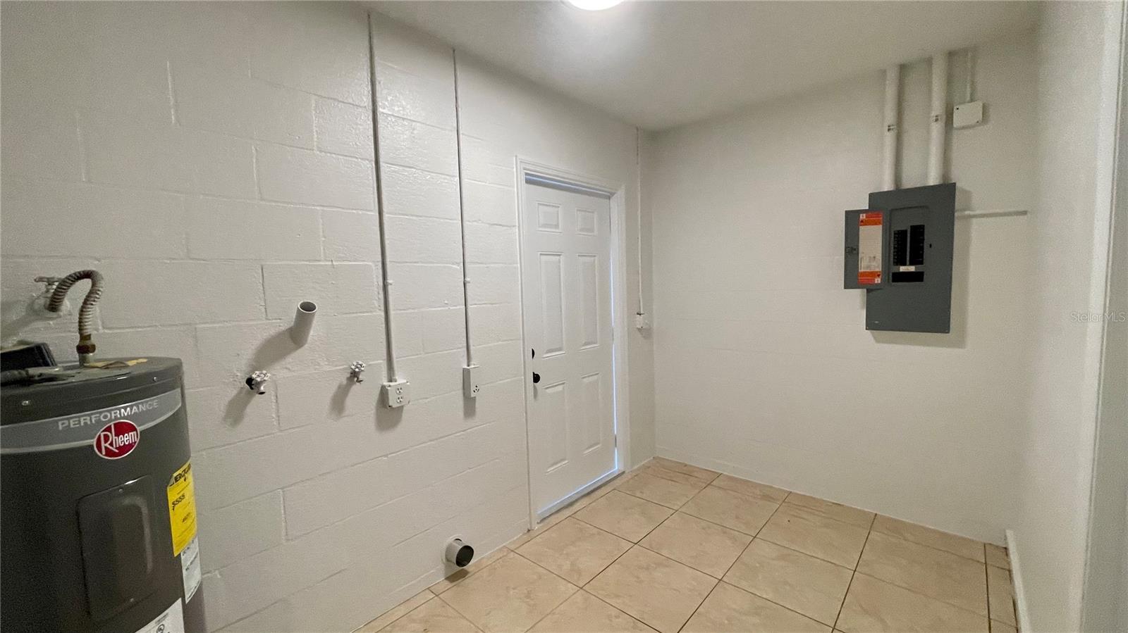 CREWS LAKE ESTATES - Residential