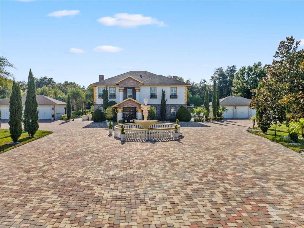 Photo of 34417 Donna Vista Place, Eustis, FL 32736 (MLS # O6433706)