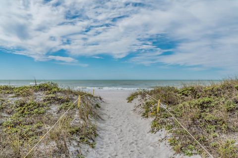 A home in LONGBOAT KEY