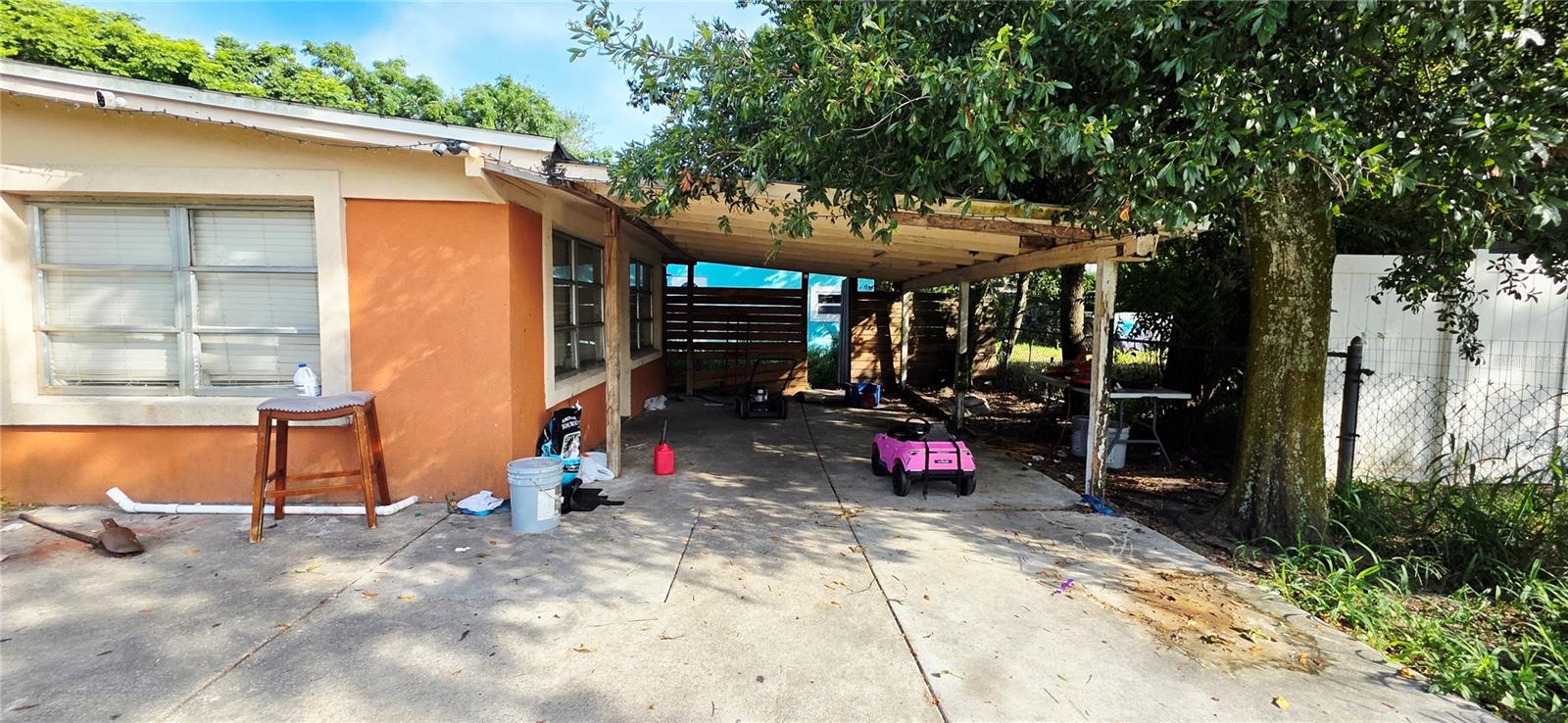 1231 LEON LANE