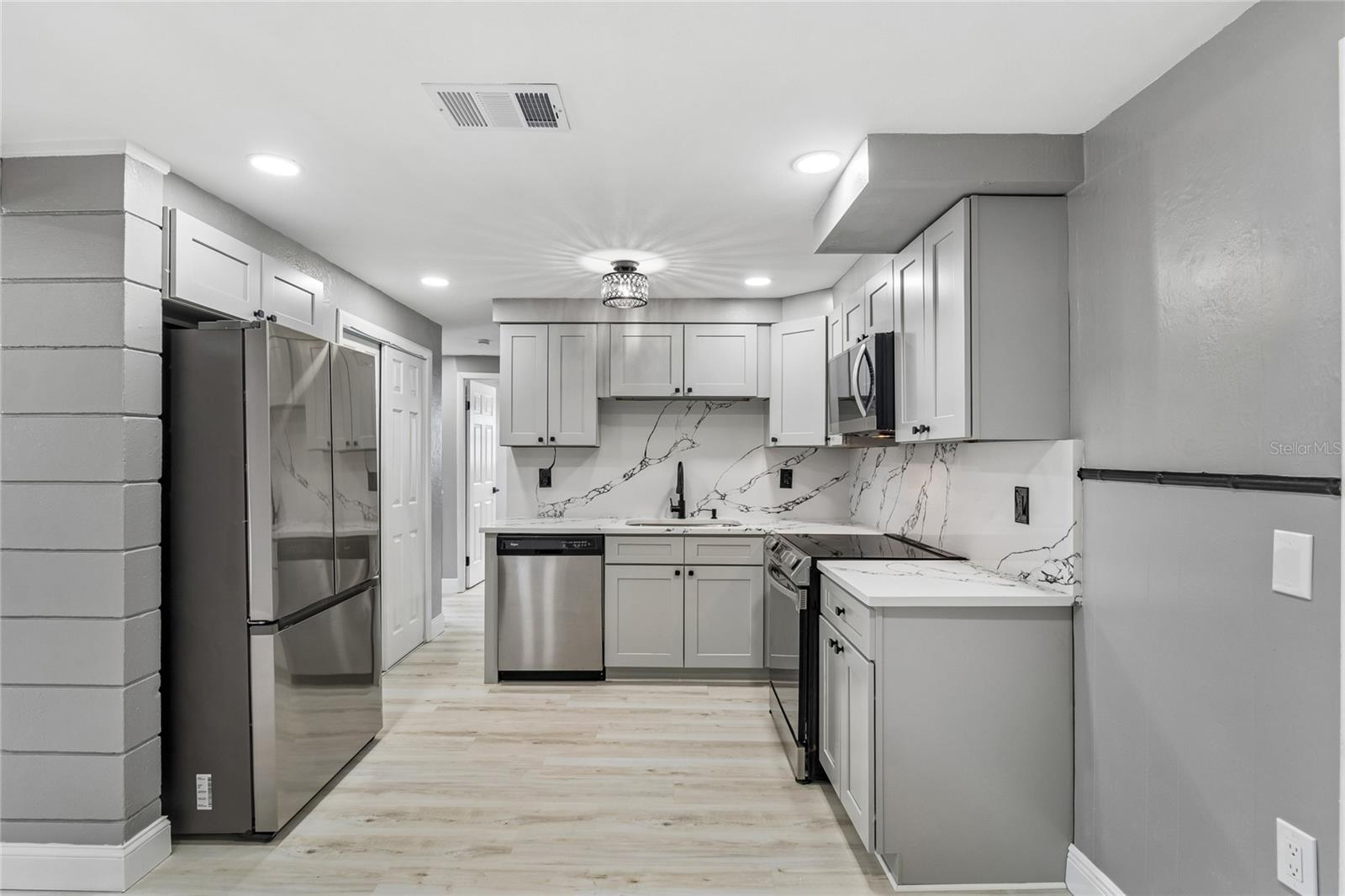 KNOLLWOOD VILLAGE - Residential