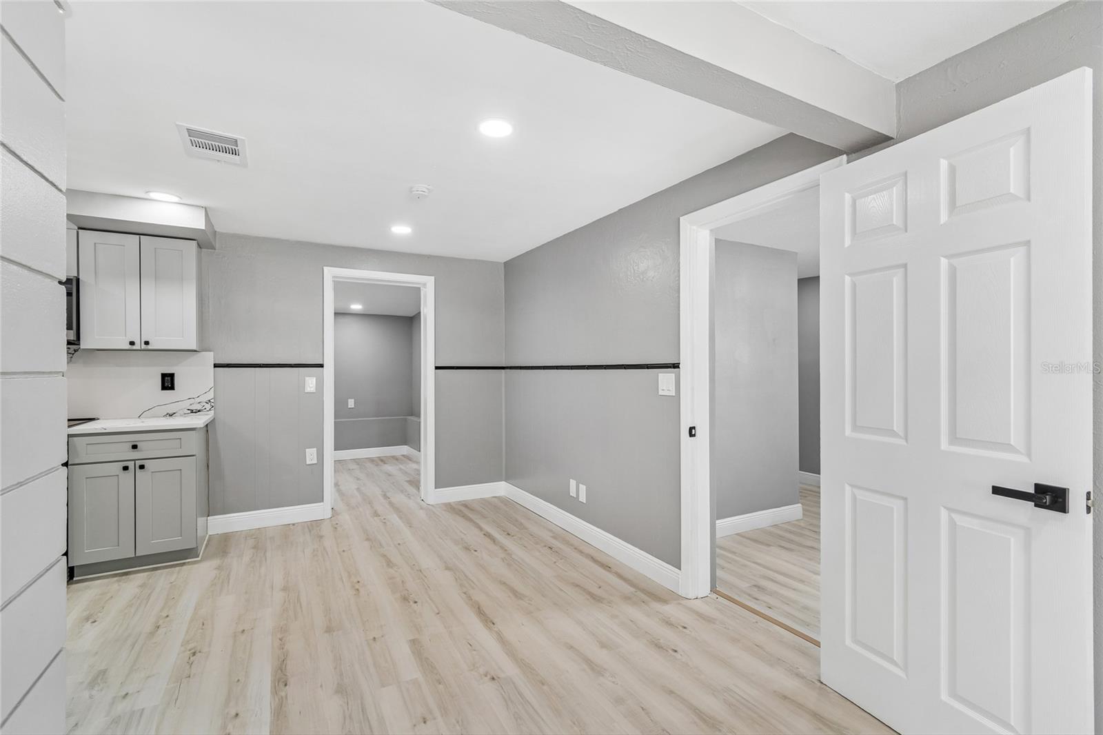 KNOLLWOOD VILLAGE - Residential