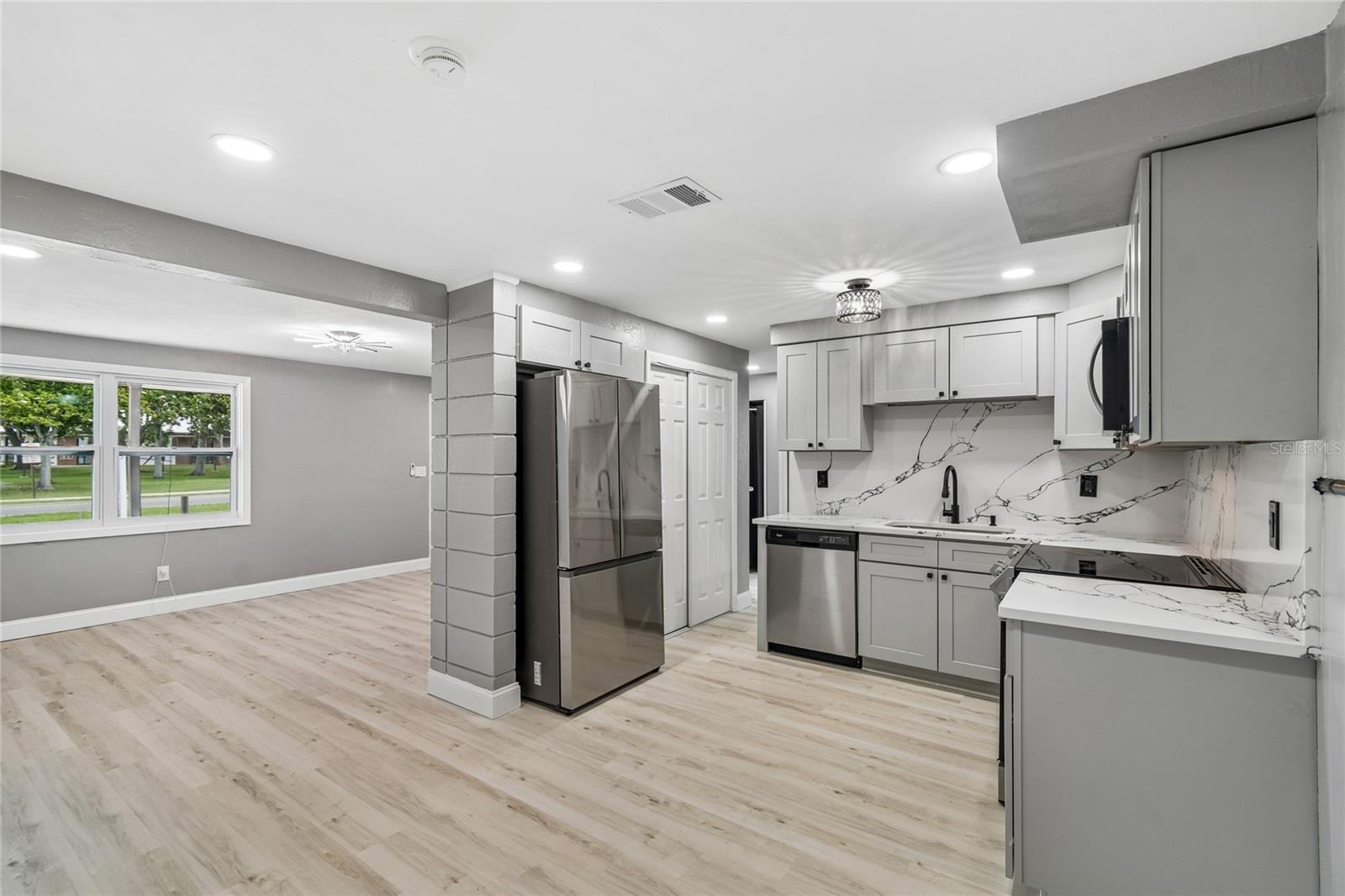 KNOLLWOOD VILLAGE - Residential