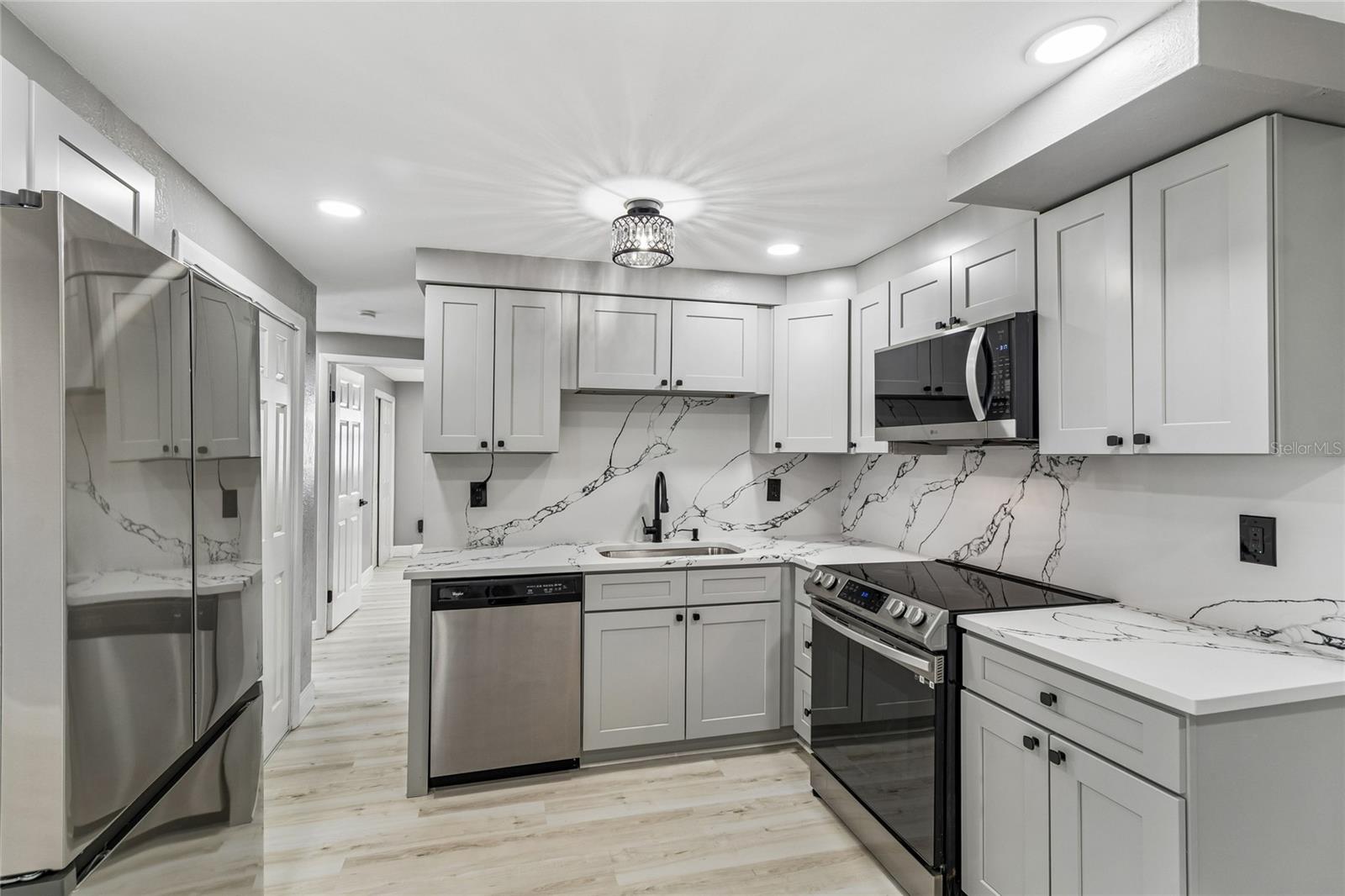 KNOLLWOOD VILLAGE - Residential