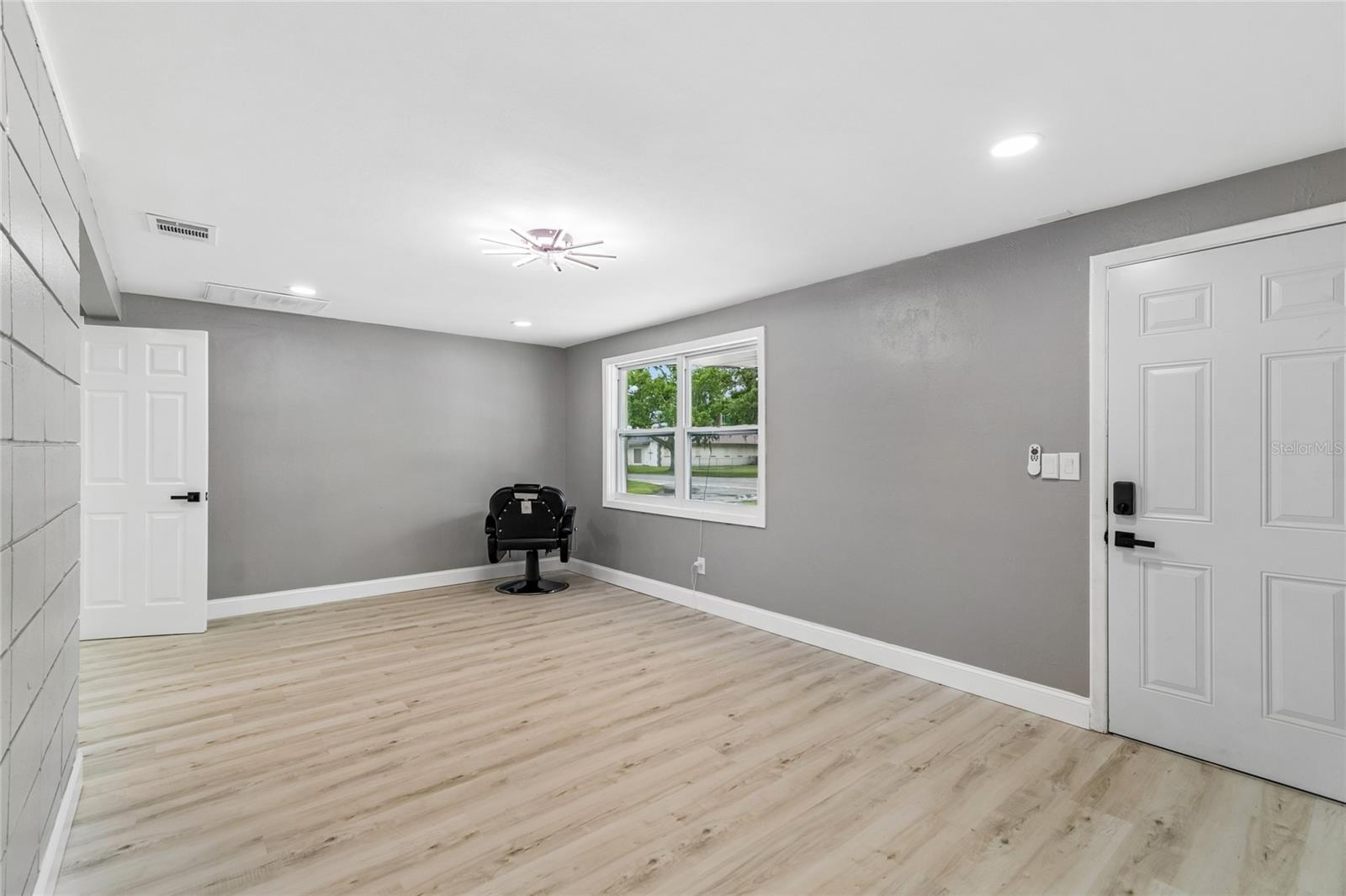 KNOLLWOOD VILLAGE - Residential
