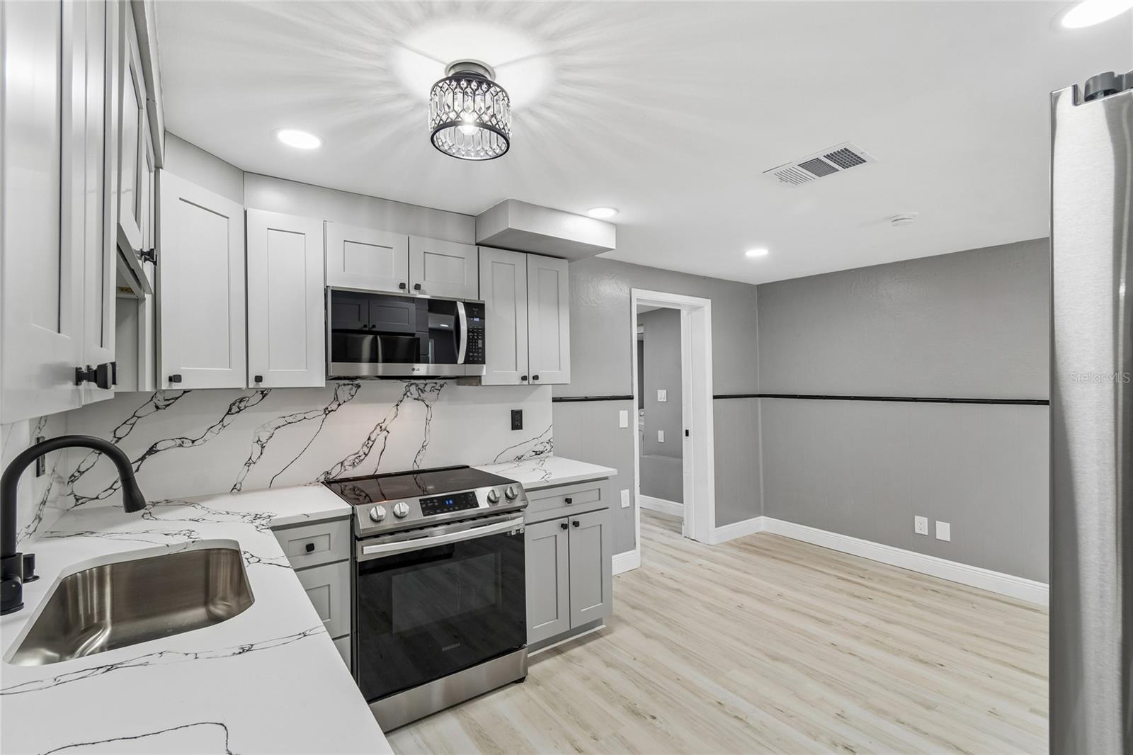 KNOLLWOOD VILLAGE - Residential