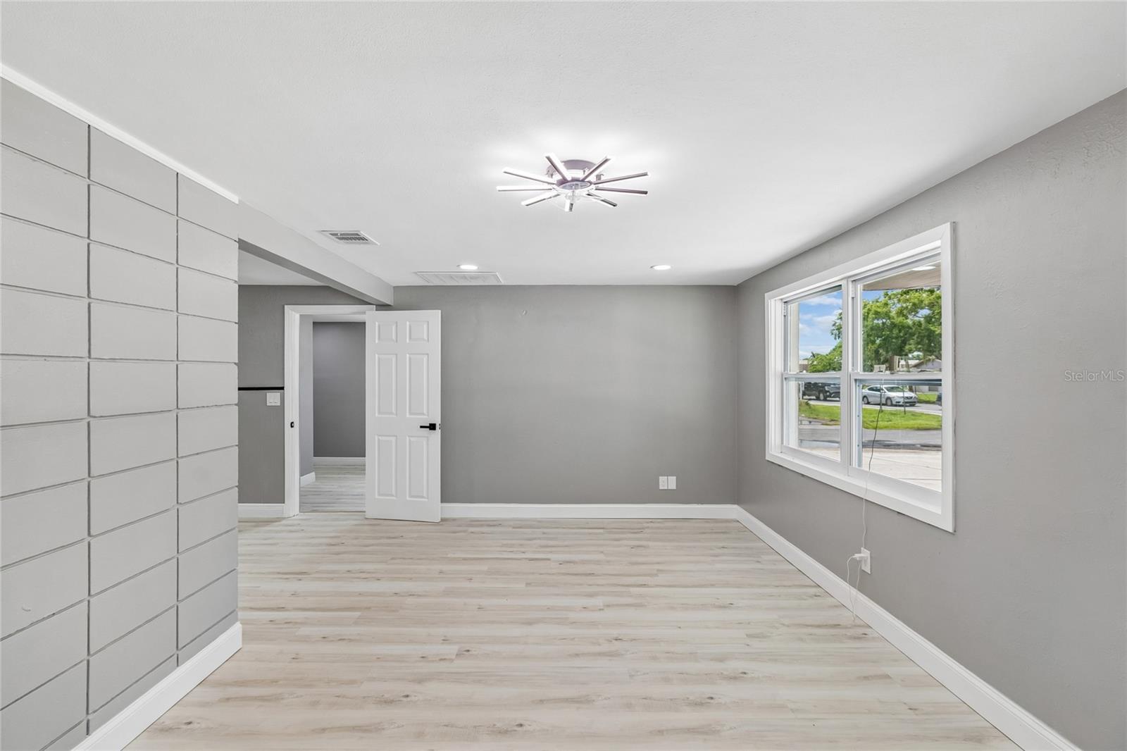 KNOLLWOOD VILLAGE - Residential