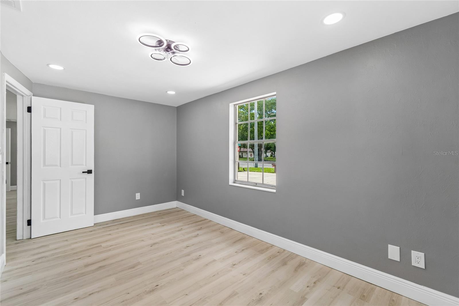 KNOLLWOOD VILLAGE - Residential
