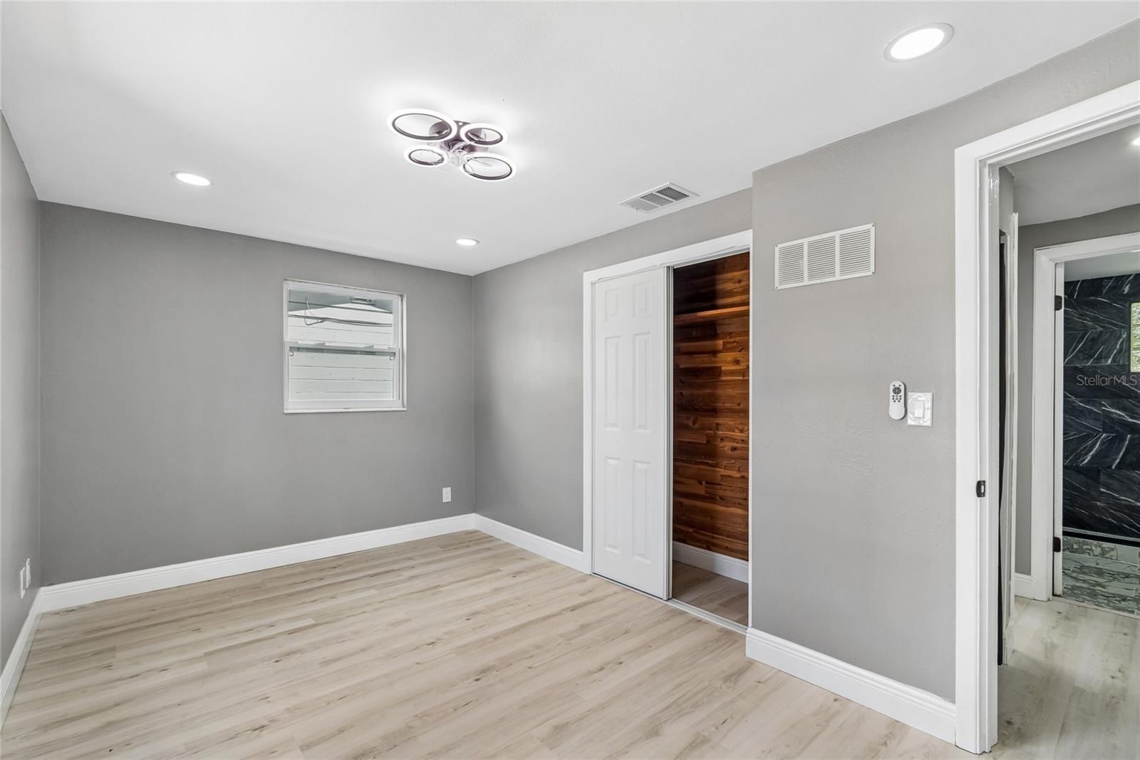 KNOLLWOOD VILLAGE - Residential