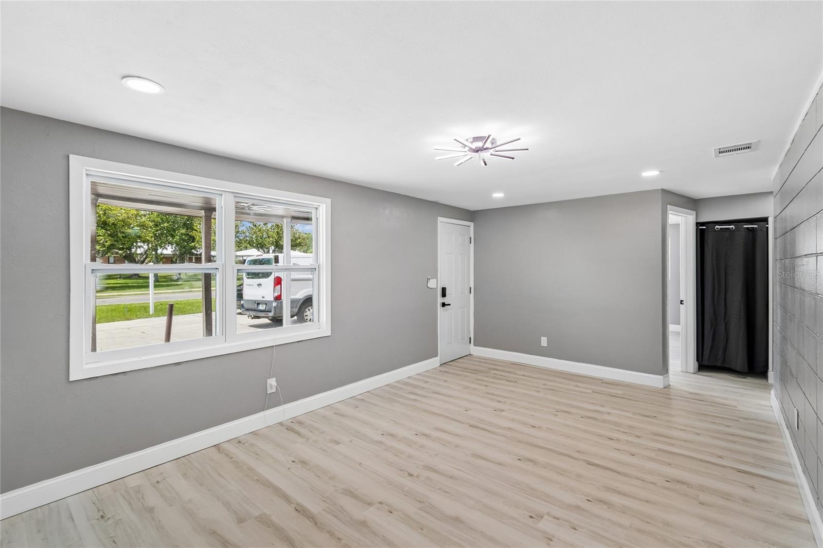 KNOLLWOOD VILLAGE - Residential