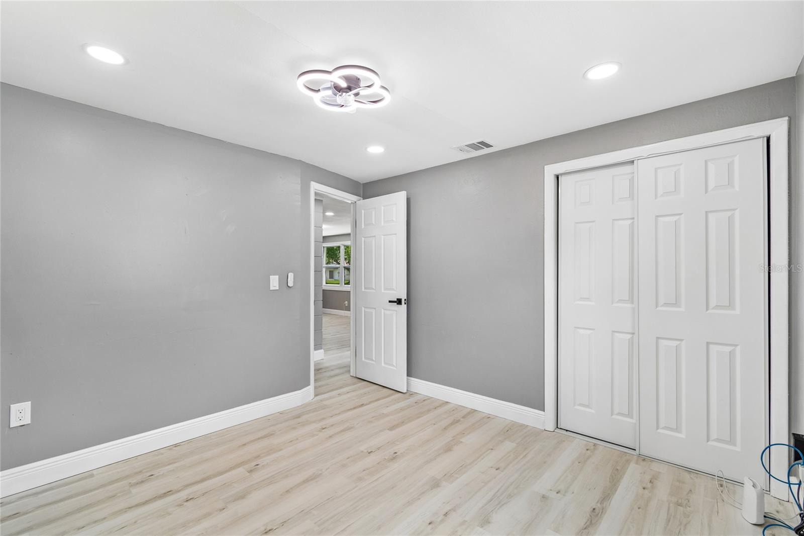 KNOLLWOOD VILLAGE - Residential