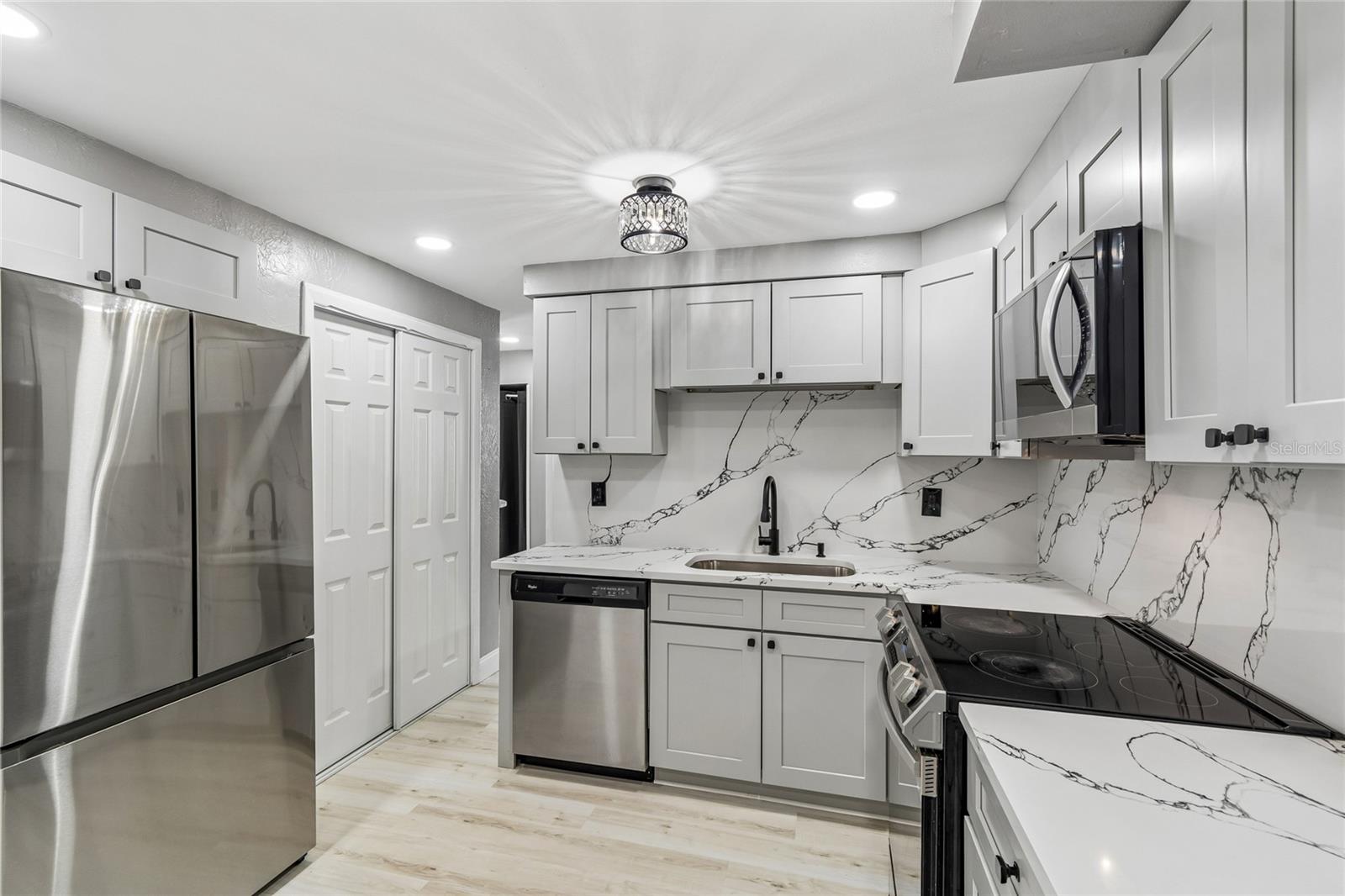 KNOLLWOOD VILLAGE - Residential