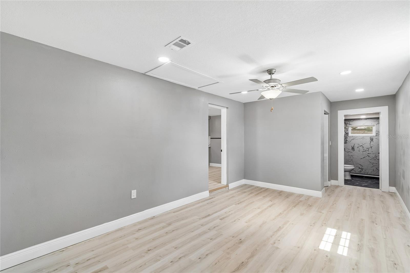 KNOLLWOOD VILLAGE - Residential