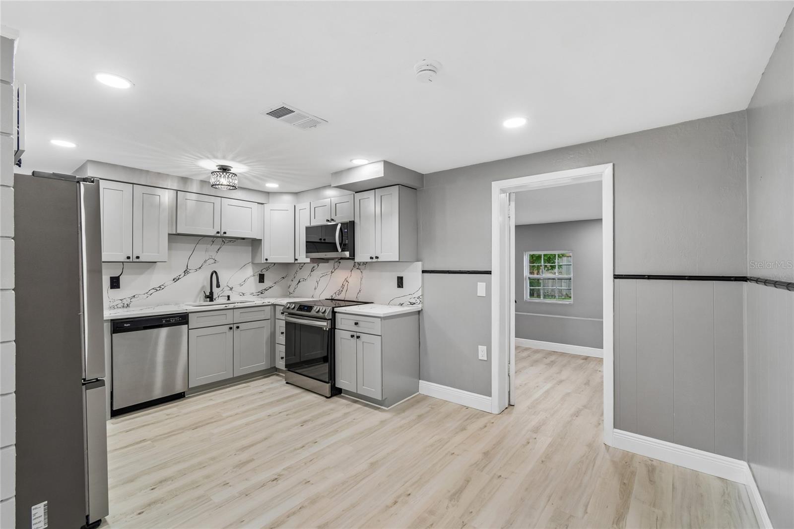 KNOLLWOOD VILLAGE - Residential