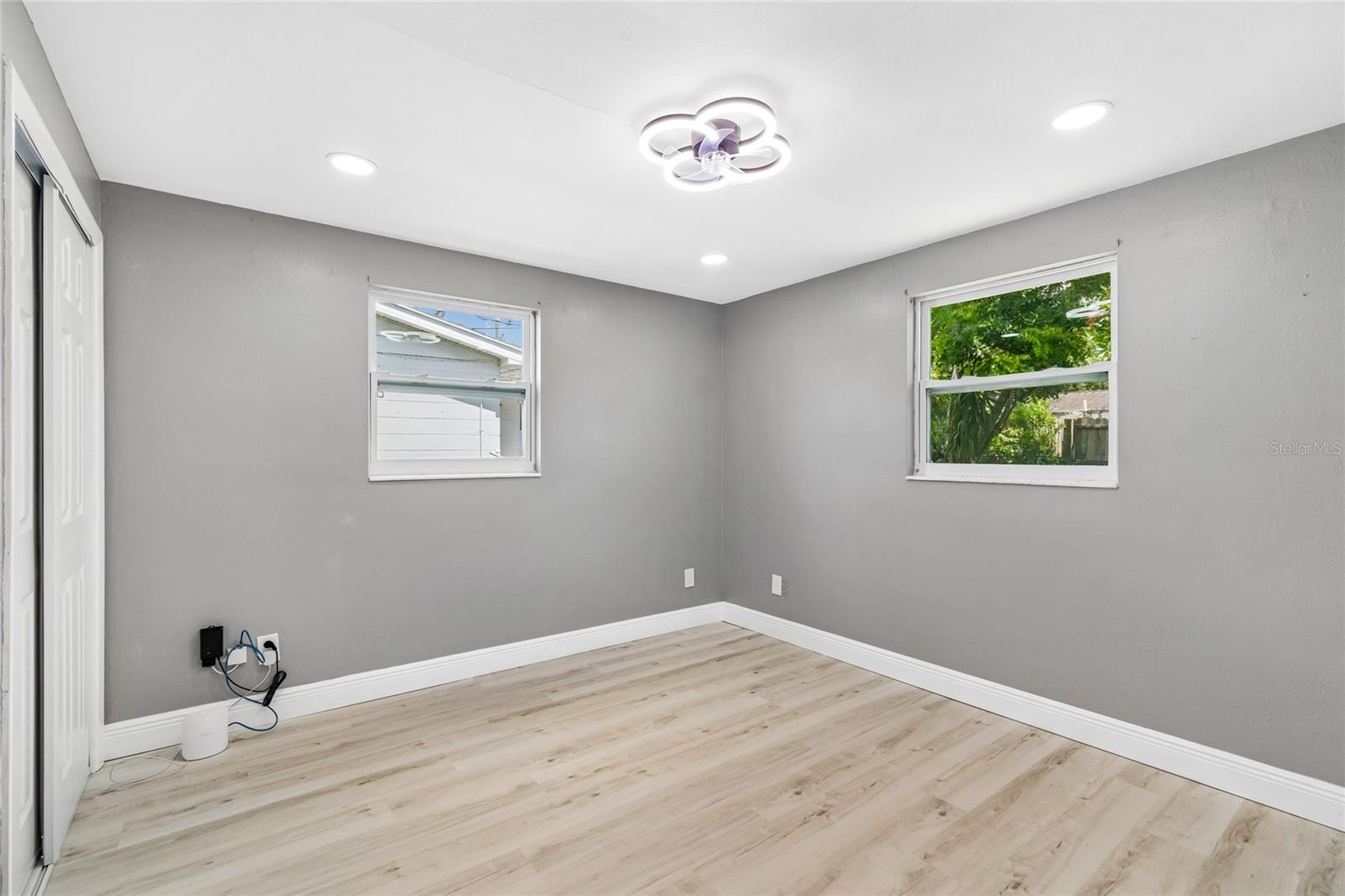 KNOLLWOOD VILLAGE - Residential