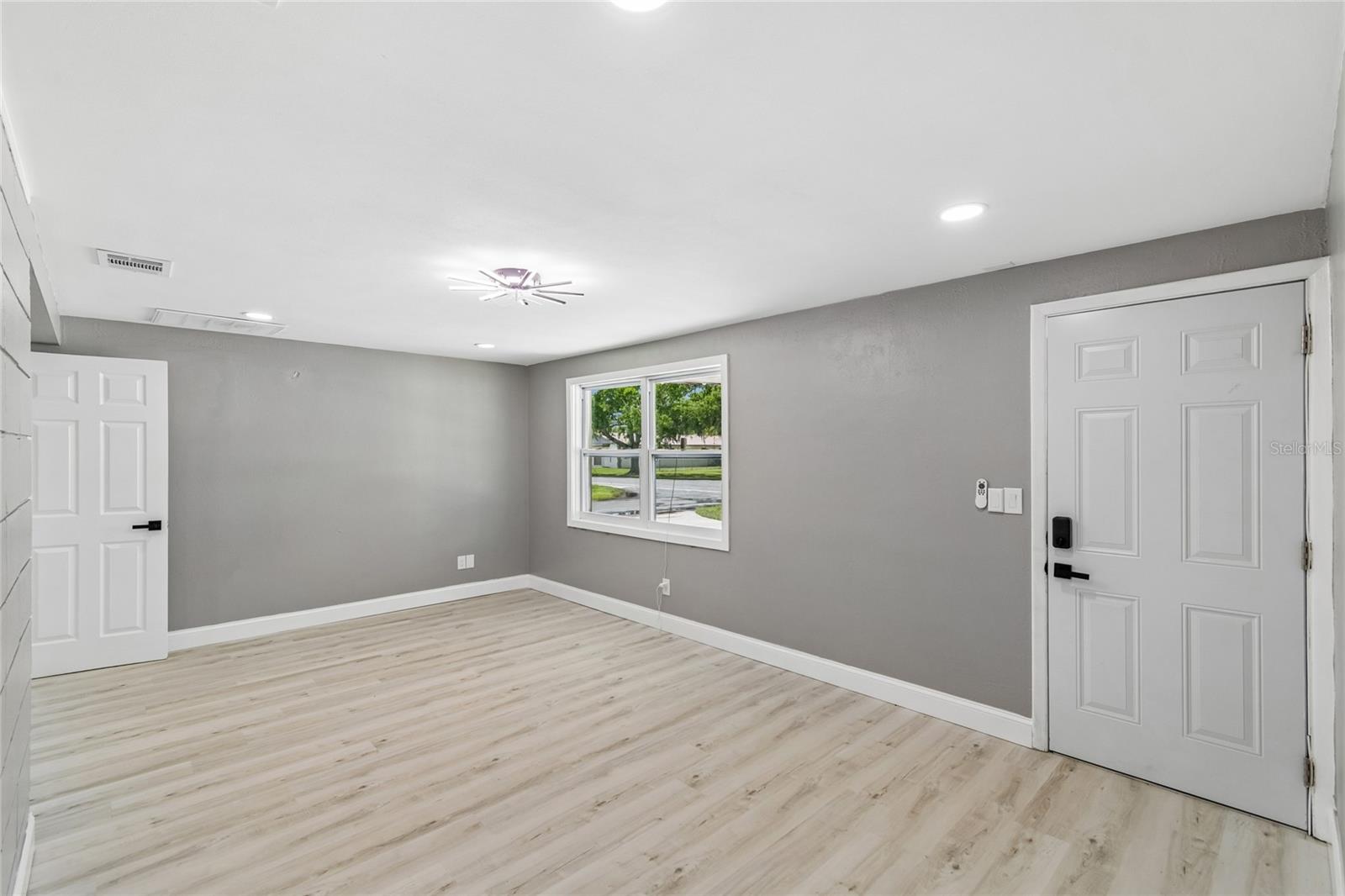 KNOLLWOOD VILLAGE - Residential