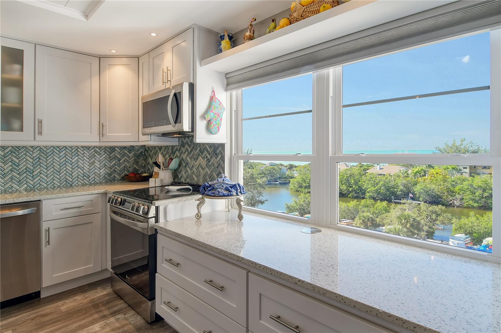 POINTE ON MIDNIGHT PASS - Residential