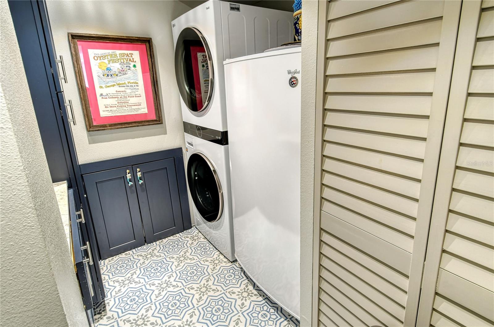 POINTE ON MIDNIGHT PASS - Residential