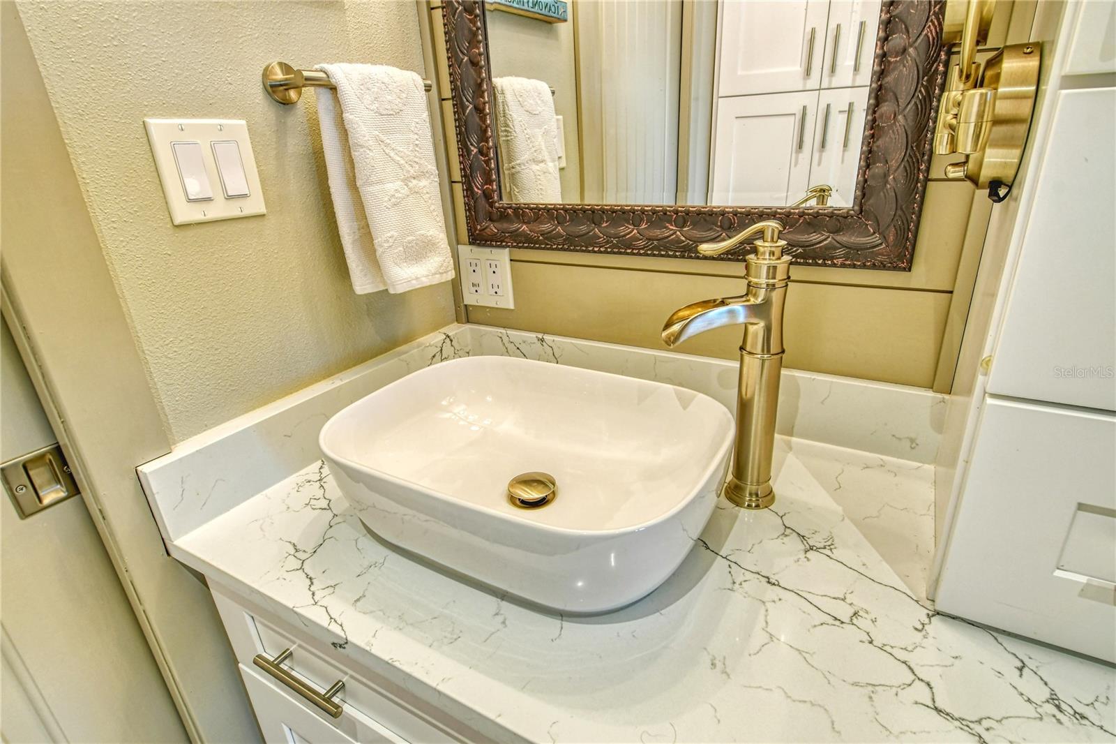 POINTE ON MIDNIGHT PASS - Residential