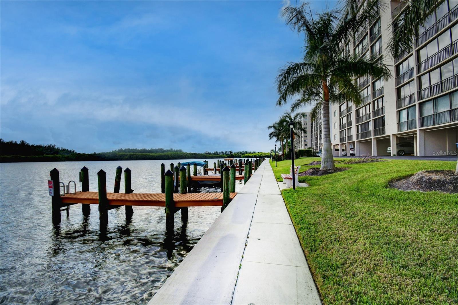 POINTE ON MIDNIGHT PASS - Residential