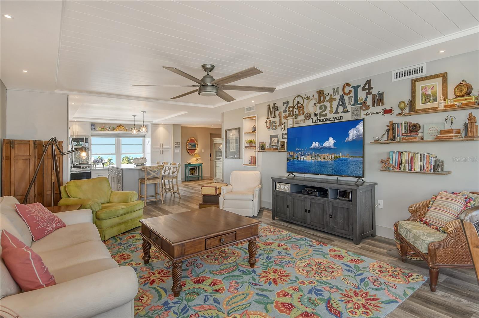 POINTE ON MIDNIGHT PASS - Residential