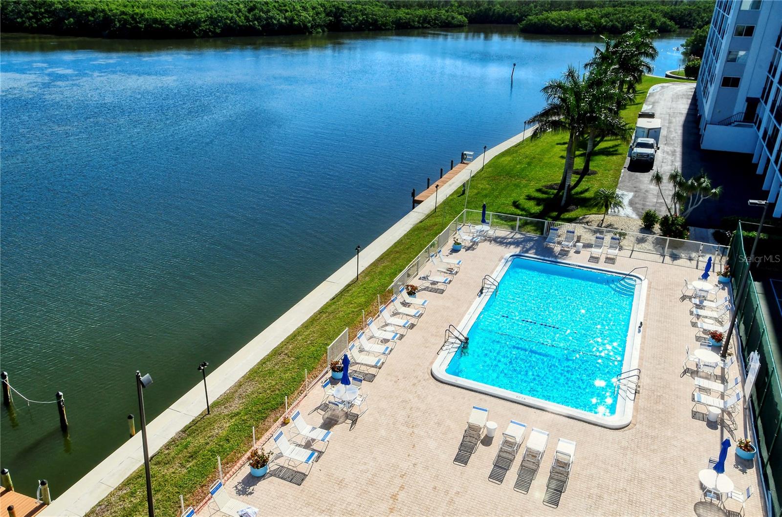 POINTE ON MIDNIGHT PASS - Residential