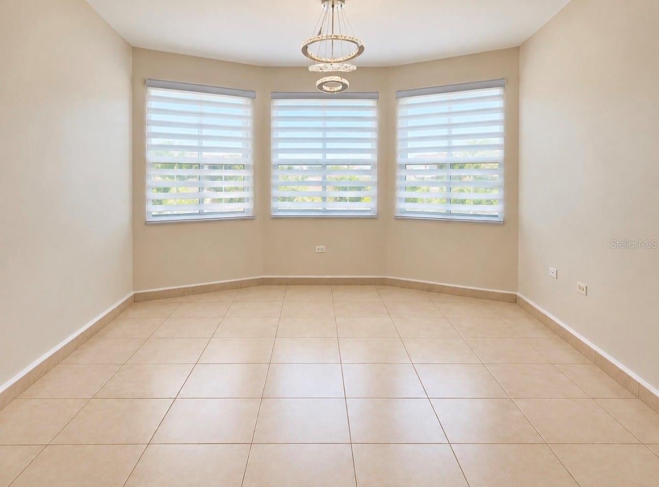 6690 ROYAL PALM G10