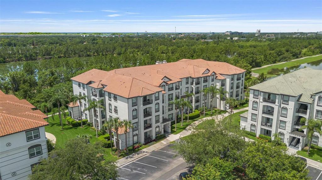 Photo of 4024 Breakview Drive #402, Orlando, FL 32819 (MLS # O6400705)