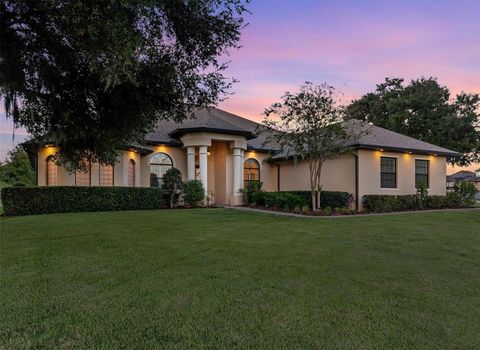 A home in LADY LAKE