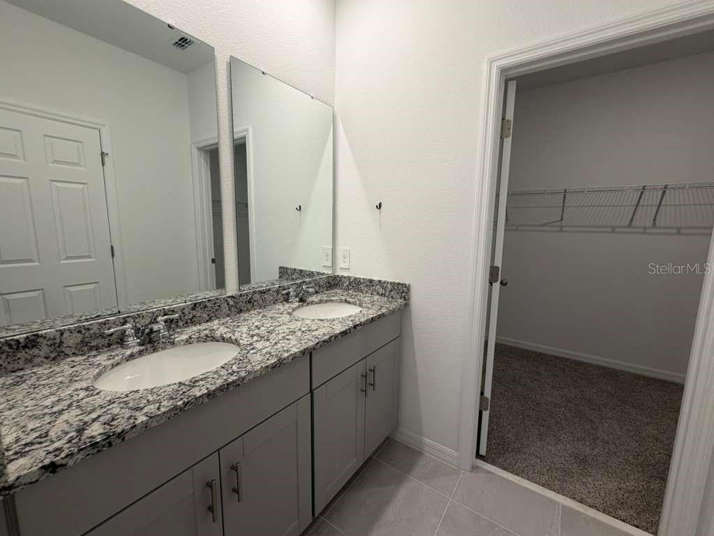 THE MEADOW AT CROSSPRAIRE - Residential Lease