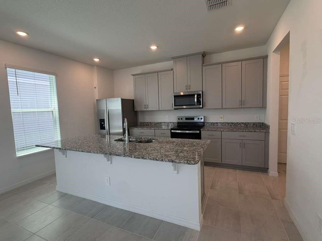 THE MEADOW AT CROSSPRAIRE - Residential Lease