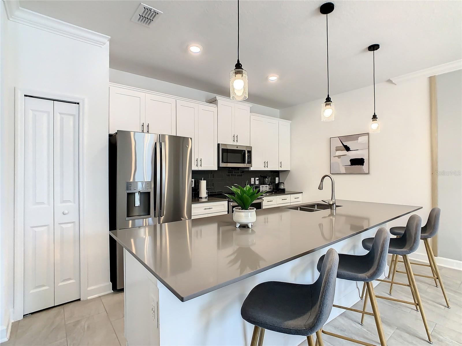 2573 READING TRAIL
