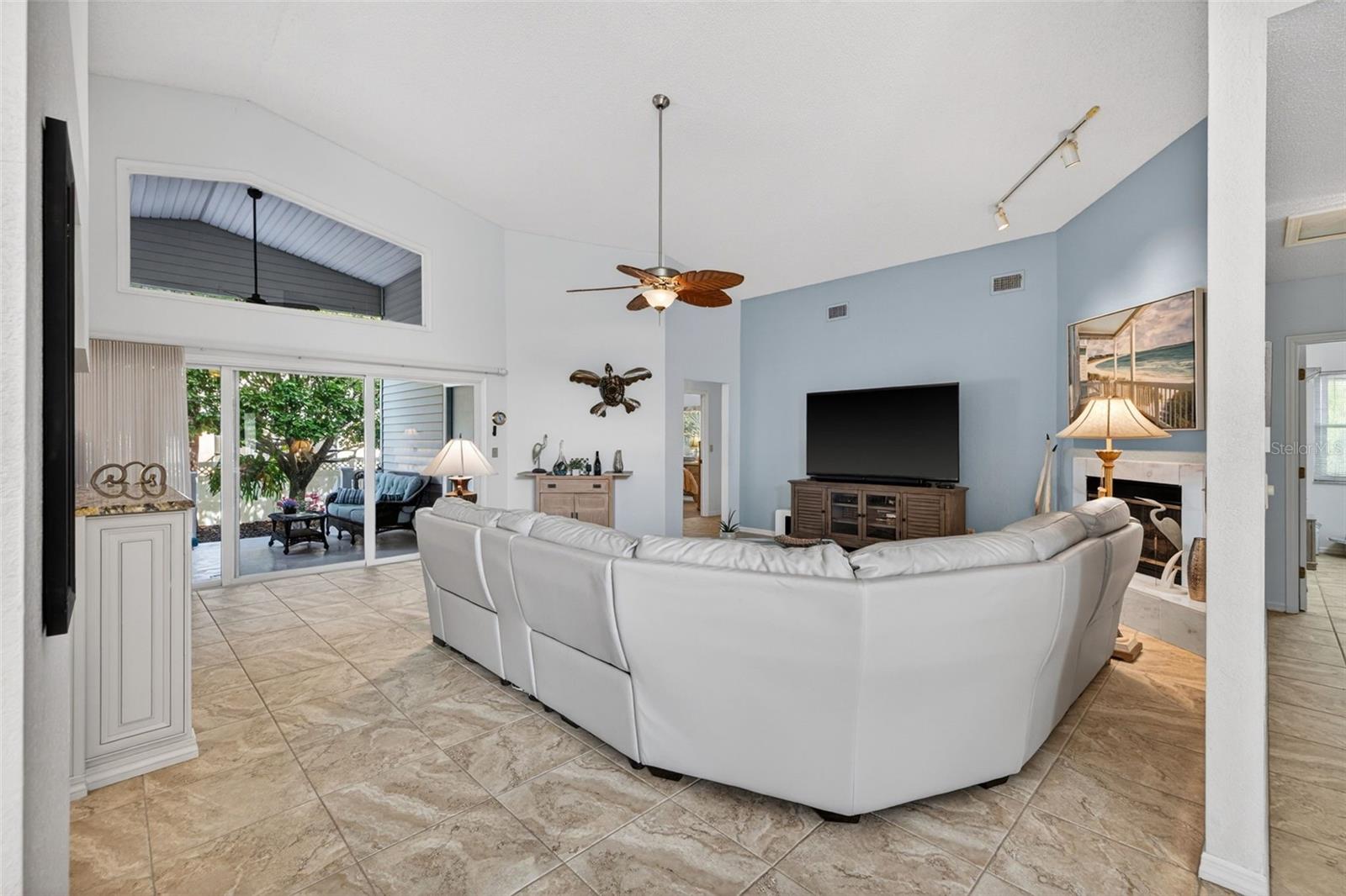 TIERRA VERDE UNIT 1 4TH REP - Residential