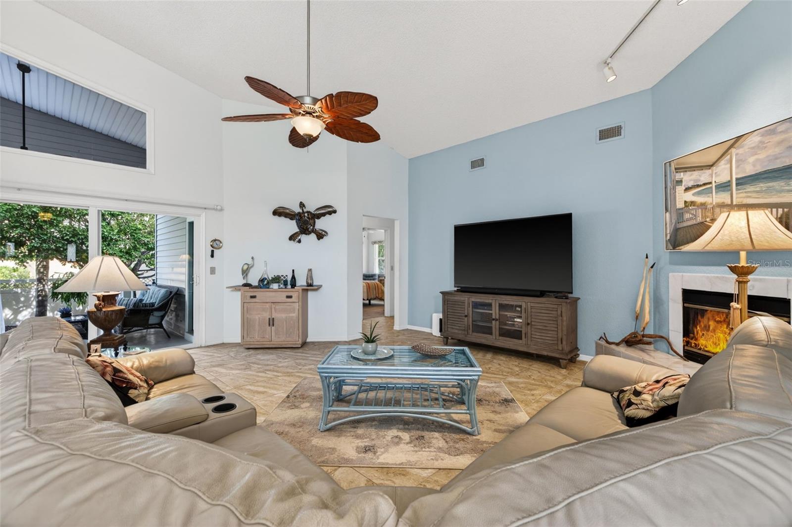 TIERRA VERDE UNIT 1 4TH REP - Residential