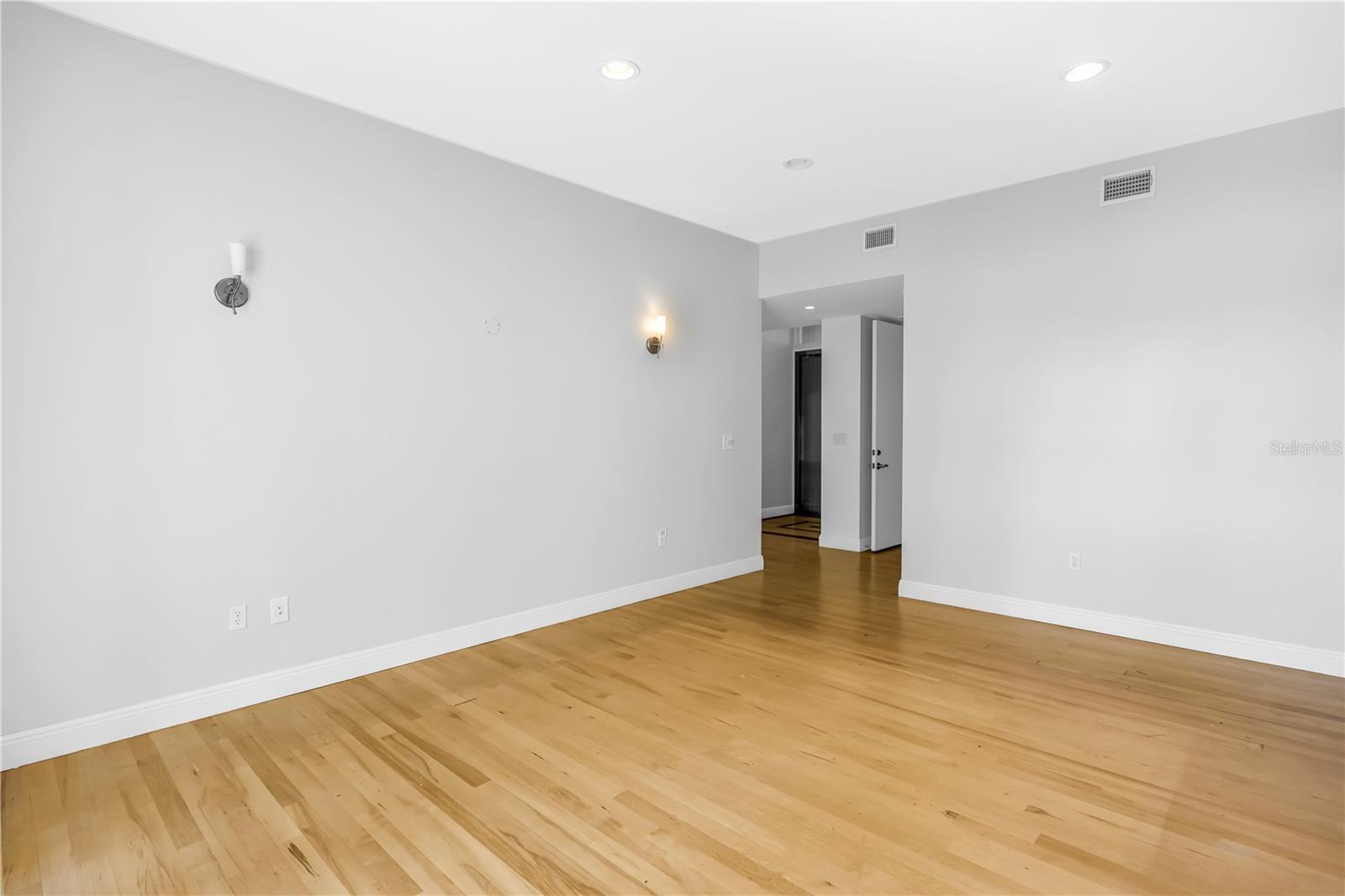 SNELL ISLE SHORES - Residential