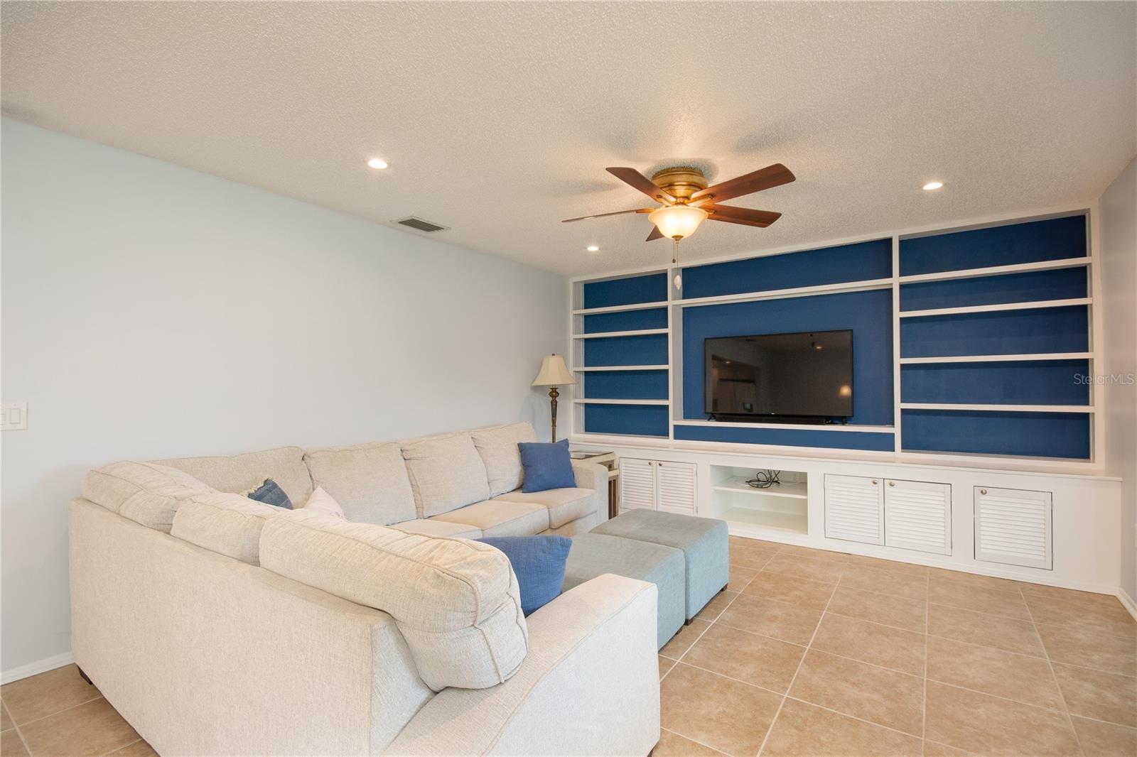 GLEN OAKS RIDGE VILLAS 1 - Residential