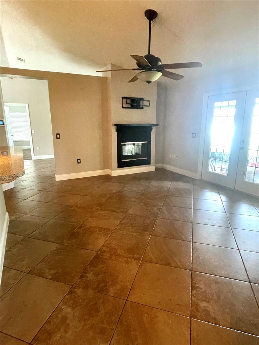 SURREY RUN - Residential