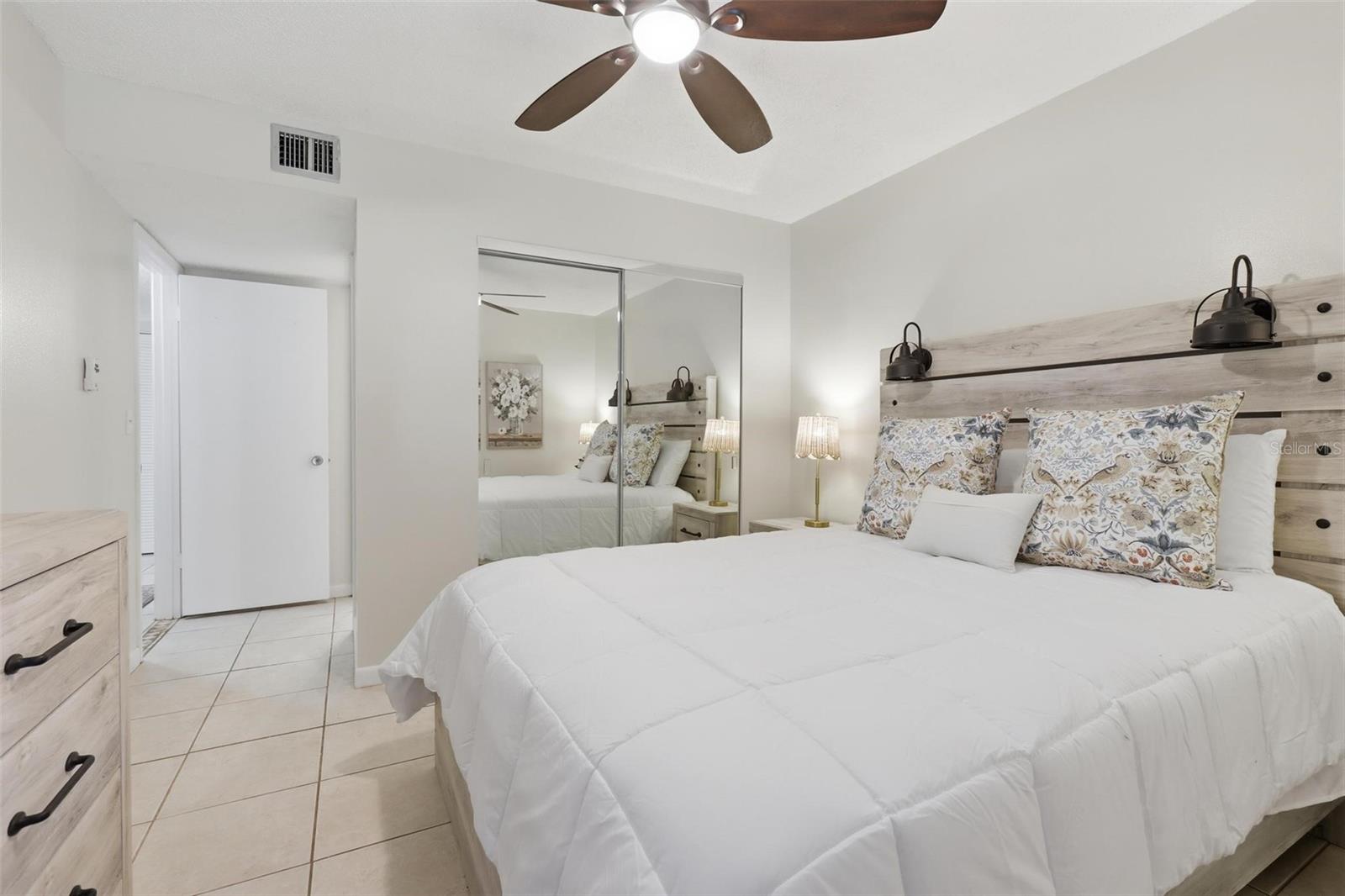 LAKESIDE CONDO APTS - Residential