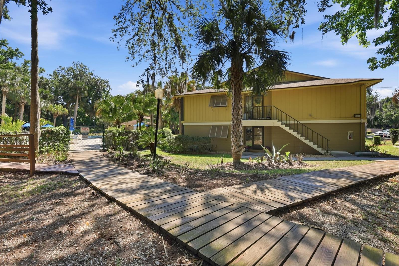 120 HIBISCUS WOODS COURT 6C