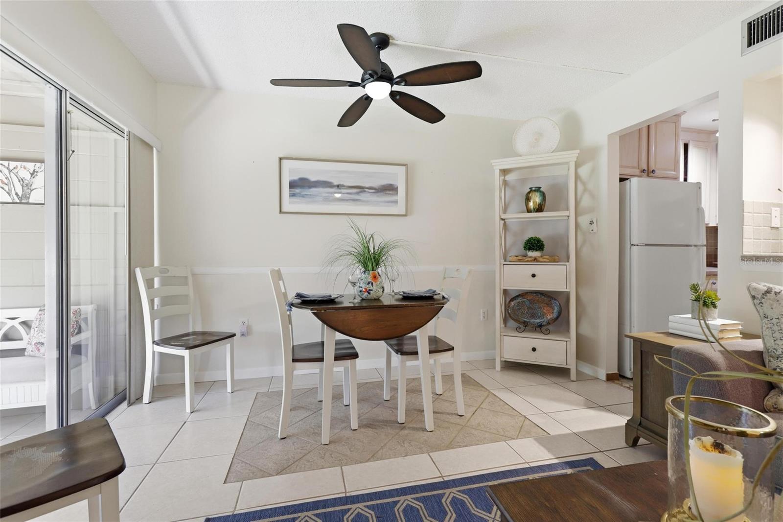 LAKESIDE CONDO APTS - Residential