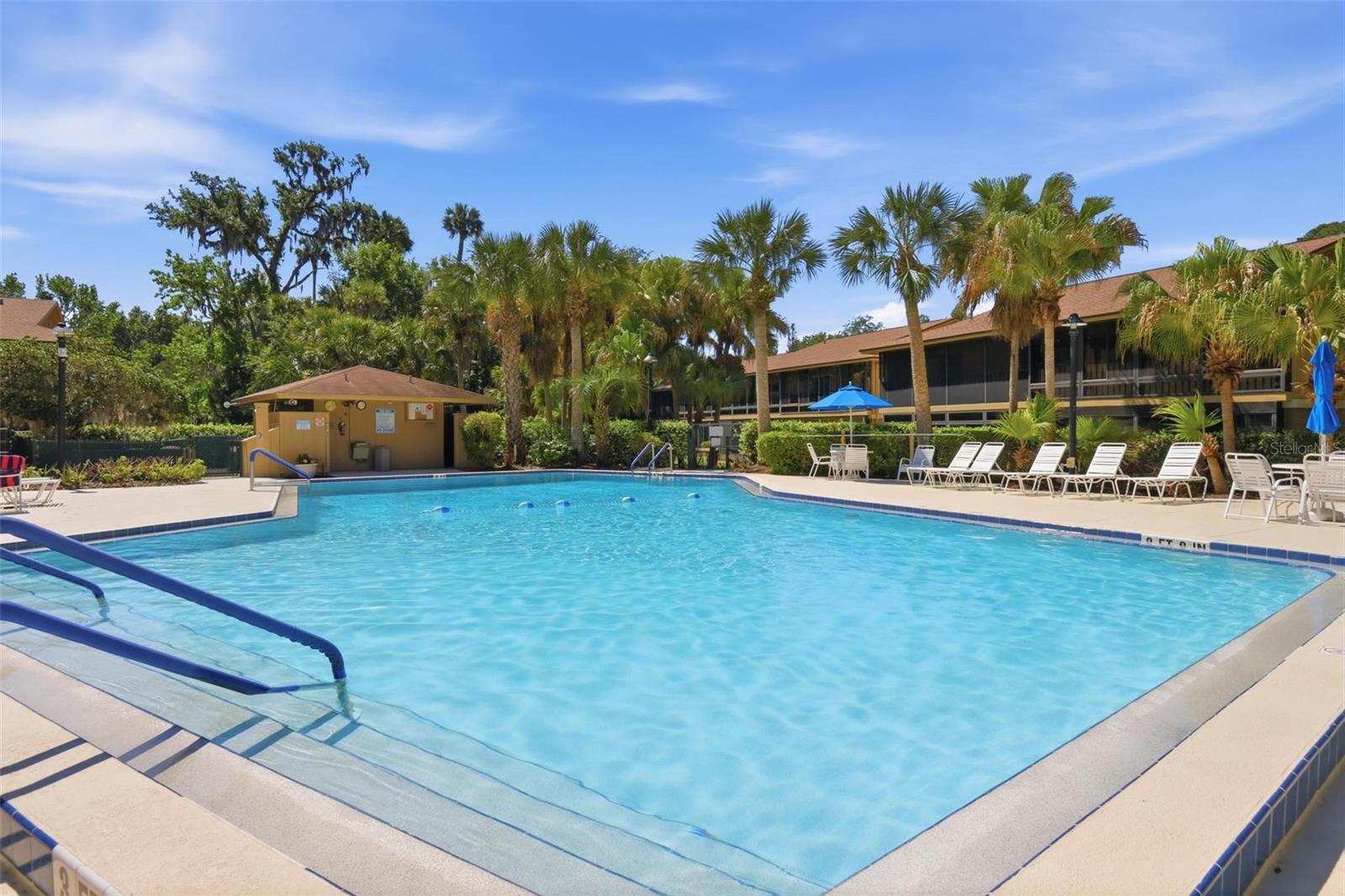 LAKESIDE CONDO APTS - Residential